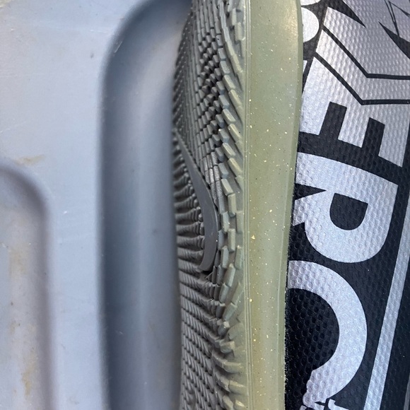 Men’s size 11Nike indoor soccer shoes - Picture 9 of 9